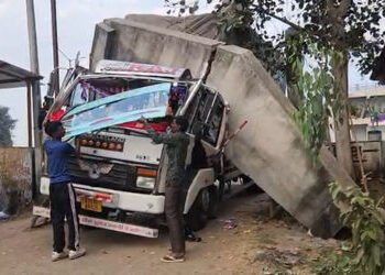 પંચમહાલ: શહેરા માર્કેટ યાર્ડમાં ઘઉંનું ભૂસું ભરેલી ટ્રક ગેટ સાથે અથડાતા સર્જાયો અકસ્માત, ડ્રાઈવરનો આ…