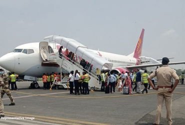 વધુ એક વિમાનનું એન્જિન ફેઈલ! દિલ્હી એરપોર્ટ પર સ્પાઈસ જેટની ફ્લાઈટનું ઈમરજન્સી લેન્ડિંગ | SpiceJet F…