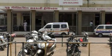 જામનગરની સરકારી જી.જી. હોસ્પિટલના પાર્કિંગમાં આડેધડ રીક્ષા પાર્ક કરનારા ચાર રિક્ષાચાલકો દંડાયા : ચાર…