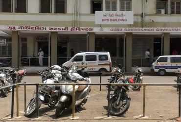 જામનગરની સરકારી જી.જી. હોસ્પિટલના પાર્કિંગમાં આડેધડ રીક્ષા પાર્ક કરનારા ચાર રિક્ષાચાલકો દંડાયા : ચાર…