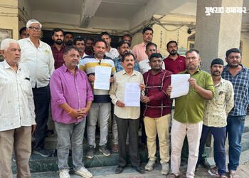 મંજૂરી વગર ખેતરોમાં વીજપોલ નાખી દેવાતા બાવળાના 6 ગામના ખેડૂતોનો હોબાળો, મામલતદારને આવેદન | Ahmedabad…