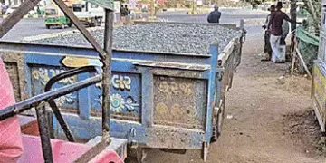 બાંધકામ સાઈટની સામગ્રી ઢાંકીને નહીં લઈ જતા ૨૩ વાહનોને ૨.૩૦ લાખનો દંડ | 23 vehicles fined Rs 2 30 lak…