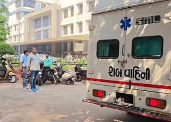 સુરતના વેસુમાં હૃદયદ્રાવક ઘટના: એક જ પરિવારના ત્રણ સભ્યોનો સામૂહિક આપઘાત | surat vesu happy elegance…