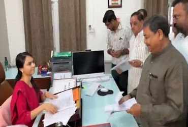 બરોડા ડેરીના ડિરેક્ટરોએ એક સાથે ફોર્મ ભર્યા, આવતીકાલે છેલ્લો દિવસ | Baroda Dairy directors fill out …