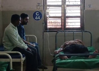 ગોધરામાં વ્યાજખોરોના ત્રાસથી કંટાળી યુવકે કેમેરા સામે ફિનાઈલ ગટગટાવ્યું, વીડિયો વાઈરલ | godhra panch…