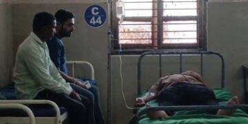 ગોધરામાં વ્યાજખોરોના ત્રાસથી કંટાળી યુવકે કેમેરા સામે ફિનાઈલ ગટગટાવ્યું, વીડિયો વાઈરલ | godhra panch…