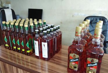 વિદેશી દારૂ સાથે શખ્સ ઝડપાયો, 2 સામે ગુનો | Man caught with foreign liquor 2 booked