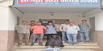 ધ્રાંગધ્રા શહેરમાં રૃ.1.23 લાખના સુકા ગાંજા સાથે મહિલા ઝડપાઇ | Woman caught with dried ganja worth R…
