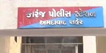 ભરણપોષણ ન ચુકવતા કોર્ટ સજા કરતા પતિ ફેમીલી કોર્ટરૂમમાંથી ફરાર થઇ ગયો | accused run away from bhadra …