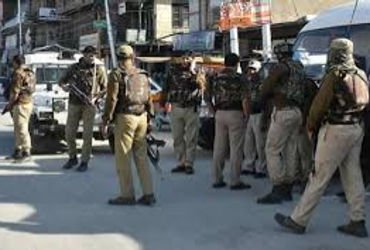 વડોદરાના ધોરણ-10 અને 12ના પરીક્ષા કેન્દ્રો પર 1000થી વધુ પોલીસ,4 કે તેથી વધુ ભેગા થવા પર પ્રતિબંધ | …