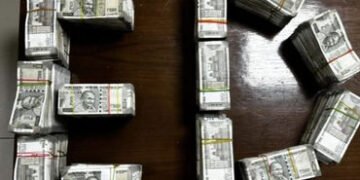 અમદાવાદમાં EDએ ‘અનસ ગ્રુપ’ સાથે સંકળાયેલા 9 સ્થળોએ પાડયા દરોડા, કરોડોના બેનામી વ્યવહારો મળ્યા | ED r…