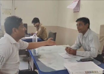 છોટા ઉદેપુરમાં બોર્ડની પરીક્ષા વચ્ચે વિવાદ, આચાર્ય અને ડેપો મેનેજર વચ્ચે બસ મુદ્દે માથાકૂટ | Chhota …