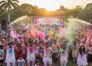 ભારતના 5 એવા શહેરો જ્યાંની હોળી જોવા આખા જગતમાંથી લોકો ઉમટી પડે છે | best places to celebrate holi i…