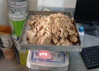 થાનના અમરાપર મધ્યાહન ભોજન કેન્દ્રમાં ગેરરીતિ ઃ સંચાલક, રસોયાને છુટા કરાયા | Irregularities at Thana’…