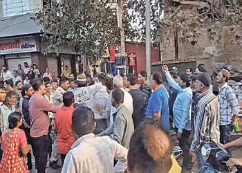 ધ્રાંગધ્રા શાકમાર્કેટમાં લારીધારકે હેડ કોન્સ્ટેબલ સાથે ઝપાઝપી કરી | Lorry driver scuffles with head …