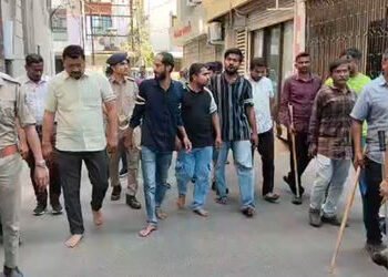 સનફાર્મા રોડ પર દુકાનમાં તોડફોડ કરનાર યુવક પર વળતો હુમલોઃપોલીસે હુમલાખોરોનો વરઘાેડો કાઢ્યો | Counter…