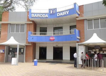 બરોડા ડેરીની ચૂંટણીમાં 13 બેઠકો માટે 55 ફોર્મ ભરાયાઃનસવાડીના ડિરેક્ટર બિનહરીફ | 55 forms filed for 1…