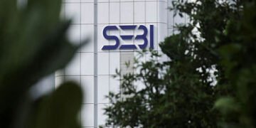 ગોલ્ડ, સિલ્વર ETF વેલ્યુએશન માટે સ્થાનિક ભાવને ધ્યાનમાં લેવા ફંડોને સેબીનો નિર્દેશ | SEBI directs fu…