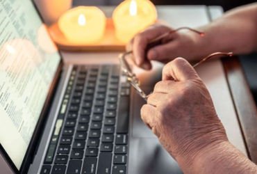 અમદાવાદમાં વૃદ્ધ સાથે જબરી ઠગાઈ, કાર્ડ વેલિડિટી ચેક કરવાના બહાને 2.38 લાખનો ચુનો લગાવ્યો | Cyber Fra…