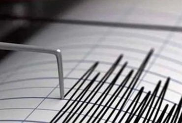 કોલકાતામાં 5.5ની તીવ્રતાનો ભારે ભૂકંપ, લોકો ડરને લીધે ઘર-ઓફિસોની બહાર દોડ્યા | earthquake kolkata 5 …