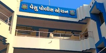 સુરતમાં પતિ-પત્ની અને બે દીકરીઓના સામૂહિક આપઘાત મામલે આરોપી વૈભવ રુંગટા દિલ્હીથી ઝડપાયો | Surat Fami…