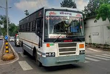 લખતર-રાજકોટ વાયા સુરેન્દ્રનગર રૂટની બસ અચાનક બંધ કરાતા મુસાફરોમાં રોષ | Passengers angry over sudden…