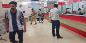 સુરેન્દ્રનગરની હેડ પોસ્ટ ઓફિસને બોમ્બથી ઉડાવી દેવાની ધમકી, બોમ્બ સ્ક્વોડનું ચેકિંગ | Threat to blow …