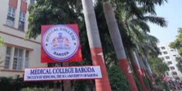 બરોડા મેડિકલ કોલેજના વાઈસ ડીન સામે વિદ્યાર્થિનીઓની સતામણીના આક્ષેપ | allegation of harassment on vic…