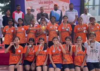 અંડર-૧૪ ગર્લ્સ ફૂટબોલમાં વડોદરાએ સિલ્વર મેડલ હાંસલ કર્યો | Vadodara wins silver medal in Under 14 gi…