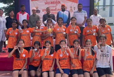 અંડર-૧૪ ગર્લ્સ ફૂટબોલમાં વડોદરાએ સિલ્વર મેડલ હાંસલ કર્યો | Vadodara wins silver medal in Under 14 gi…