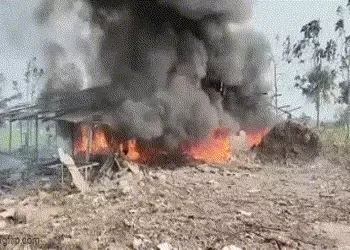 આંધ્રપ્રદેશમાં મોટી દુર્ઘટના: ફટાકડા ફેક્ટરીમાં બ્લાસ્ટ થતાં 18 લોકોના મોત, અનેક દાઝ્યાં, 5km સંભળાય…