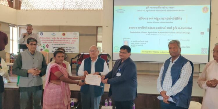 મણાર ખાતે “હવામાનના પરિવર્તન હેઠળ: ટકાઉ અને સ્માર્ટ કૃષિ અને બાગાયત” વિષય પર સેમિનાર સંપન્ન