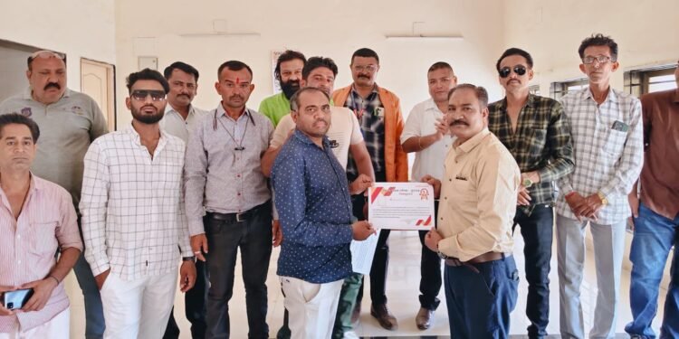 શ્રી લાભુભાઈ કાત્રોડીયા ના માર્ગદર્શન હેઠળ ગાંધીધામમાં પત્રકારોની મહત્વપૂર્ણ મિટિંગ મળી..