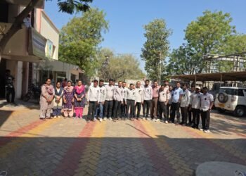 PGVCL ગઢડા ડિવિજનમાં ગુંજ્યો વિરોધનો સૂર: પડતર માંગણીઓ મુદ્દે કર્મચારીઓએ ધારણ કરી કાળી પટ્ટી