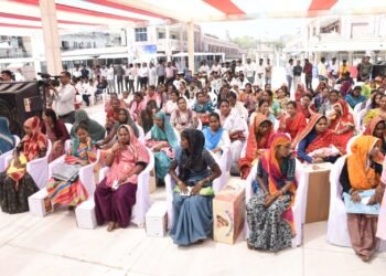 અંબાજી ખાતેથી ‘માતૃશક્તિ પોષણ’ અને ‘શ્રી શક્તિ વધામણા’ કીટ વિતરણનો પ્રારંભ કરાવતા જિલ્લા કલેકટર