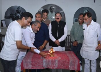 પદ્મશ્રી જગદીશ ત્રિવેદીનો રાજકોટમાં ગુજરાતી ભાષા માટે બેવડો વિશ્વવિક્રમ : લેખકને જન્મદિન નિમિત્તે લા…