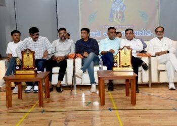 આહિર યુવા ફોરમ, ગાંધીનગર દ્વારા રાજય મંત્રી ત્રિકમભાઈ છાંગાના અધ્યક્ષ સ્થાને તેજસ્વી તારલાઓનો સન્માન…