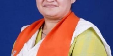 જામનગરમાં વિશ્વ ચકલી દિવસ નિમિત્તે નગરના પૂર્વ મહિલા કોર્પોરેટર દ્વારા ‘ચકલી બચાવો અભિયાન’ અન્વયે પા…