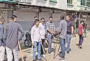 ધ્રાંગધ્રા શાકમાર્કેટ રોડ પર પાકગ કરવા બાબતે માથકૂટ | Controversy over parking on Dhrangadhra Vegeta…