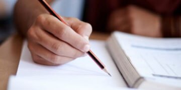 વિજ્ઞાન અને વાણિજ્ય વ્યવસ્થાનું પેપર સહેલું, કેમેસ્ટ્રીમાં એમસીક્યૂ કસોટી કરે તેવા | science and bus…