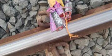 નંદેસરી નજીક રેલવે ટ્રેક પર વિસ્ફોટક મૂકનાર એક્સ આર્મીમેનના મોબાઇલ પર થી જ પોલ ખૂલી | The mobile pho…