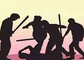 સમાધાન કરવાની વાતમાં યુવક અને પરિવાર પર ૧૫ શખ્સોએ હુમલો કર્યો | 15 men attack young man and family o…