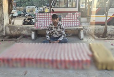 અમદાવાદ: સરદારનગર પોલીસે રહેણાંક મકાનમાં રેડ પાડી વિદેશી બિયરનો જથ્થો ઝડપ્યો, એકની ધરપકડ | Ahmedabad…