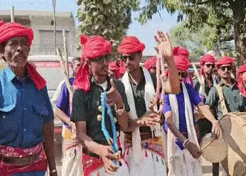 છોટા ઉદેપુરમાં ‘ભંગુરિયા મેળા’ સાથે હોળીના પર્વનો પ્રારંભ, ઢોલના ધબકારે આદિવાસી સંસ્કૃતિનો અનોખો મહે…