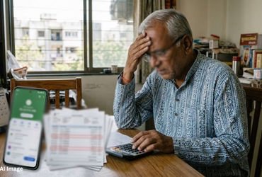 ઠગે રડતા-રડતા ફોન કરીને કહ્યું- ‘ભૂલથી પૈસા તમારામાં જમા થયા છે’, અમદાવાદના વૃદ્ધે ગુમાવ્યા લાખો રૂપ…