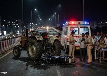 સુરત: વરાછા ઓવરબ્રિજ પર ટ્રેક્ટર પાછળ બાઈક ઘૂસી, પિતા-પુત્ર અને ભત્રીજાનું મોત | Tragic Road Acciden…