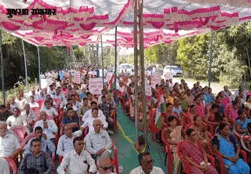 વલસાડ: પારડીના ડુમલાવ ગામે નવી કંપની અને અંડર ગ્રાઉન્ડ નહેર સામે ગ્રામજનોનો વિરોધ, ગ્રામસભા યોજી આક્…