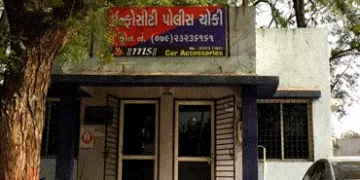 મારી બહેન સાથે કેમ ફરે છે કહી યુવકને આંતરી પાંચ શખ્સોનો હુમલો | Five men attacked a young man after …