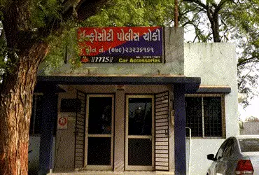 મારી બહેન સાથે કેમ ફરે છે કહી યુવકને આંતરી પાંચ શખ્સોનો હુમલો | Five men attacked a young man after …