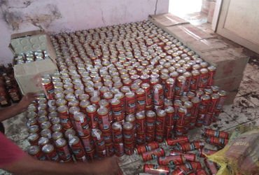 દુધના ટેન્કરમાં છૂપાવીને લવાઈ રહેલી દારૂની 466 પેટી ઝડપાઈ | 466 boxes of liquor being smuggled in mi…